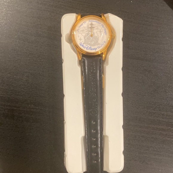 NWOT Vintage Walt Disney World 25th anniversary watch - Picture 2 of 6
